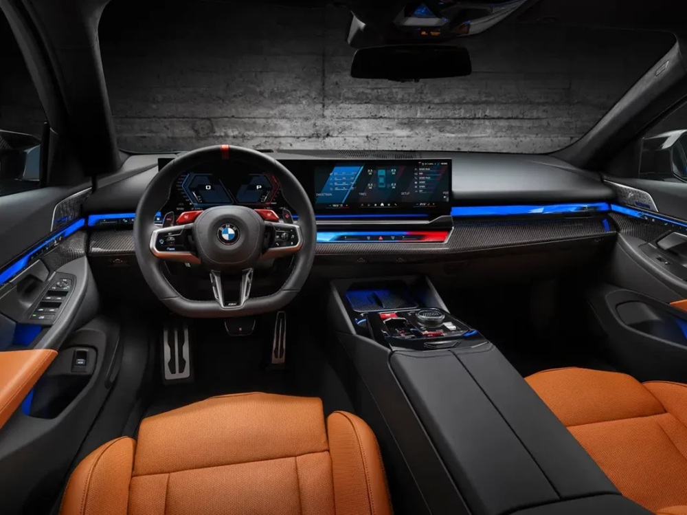 BMW M5 2025 фото салона
