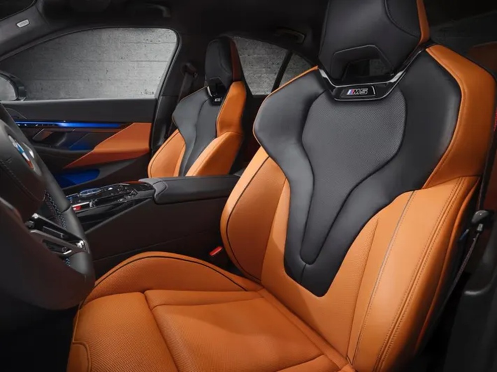 BMW M5 2025 интерьер