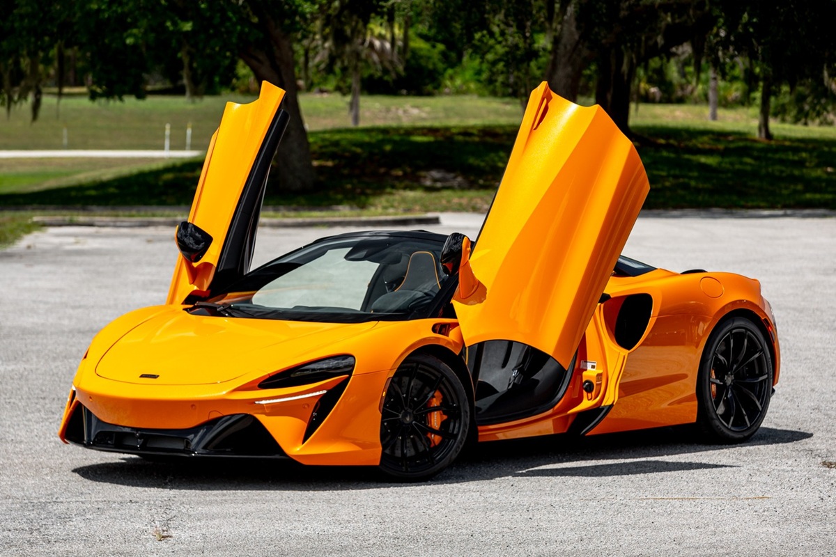 McLaren Artura Spider