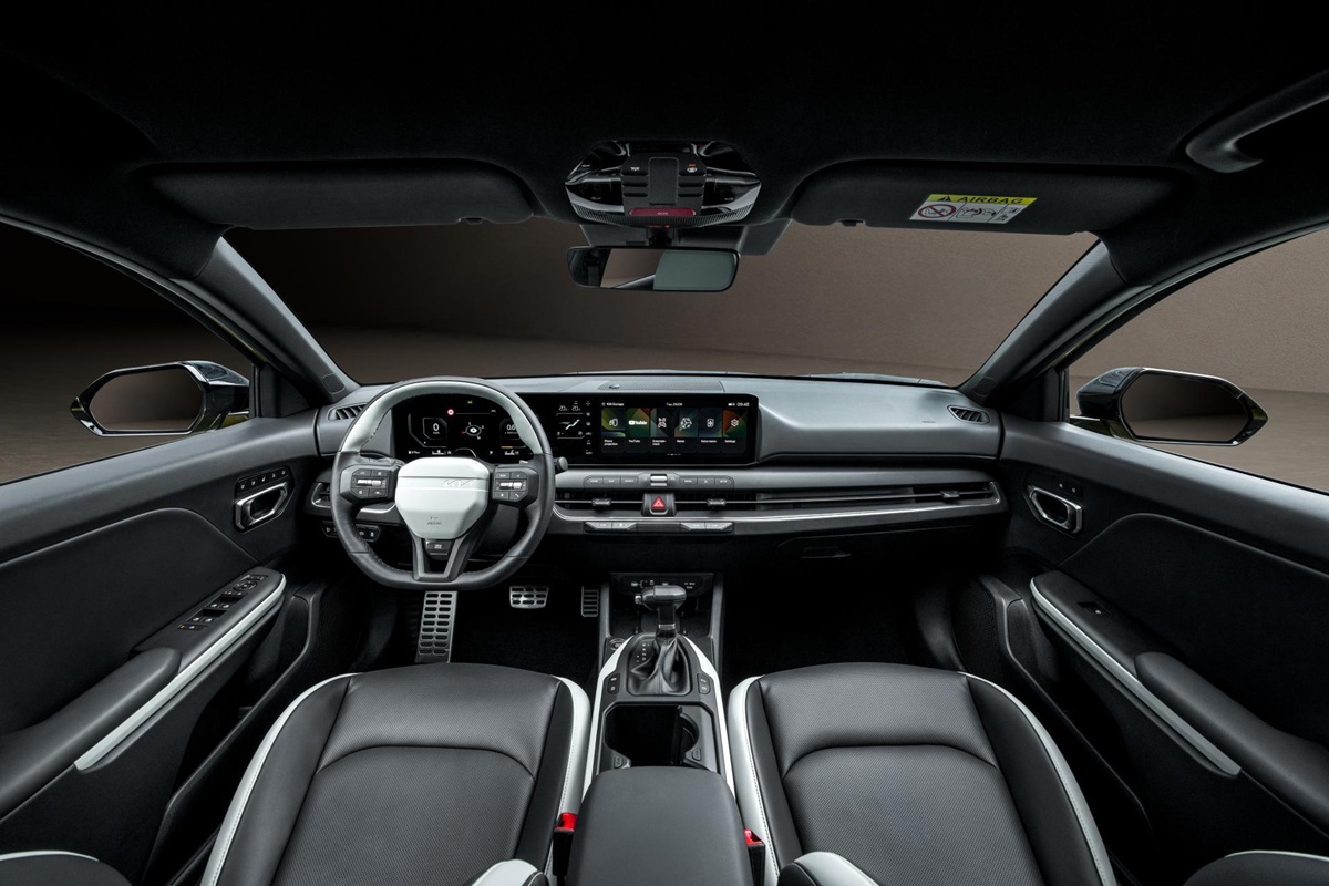 Kia K4 Hatchback салон фото
